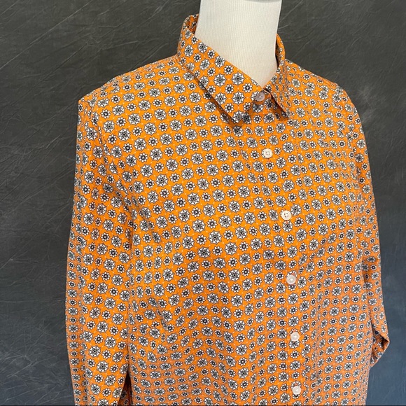 Lands’ End No Iron Button Front Shirt - Picture 2 of 8